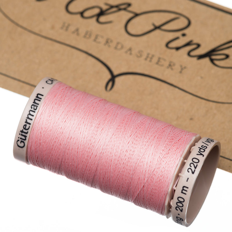 200m Gutermann Cotton Quilting Thread in Reds & Pinks 2538