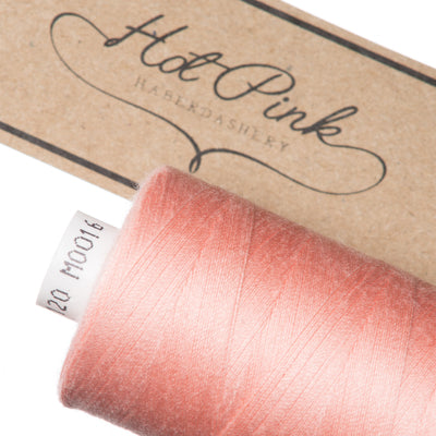 1000m Coates Polyester Moon Thread in Reds & Pinks 0016