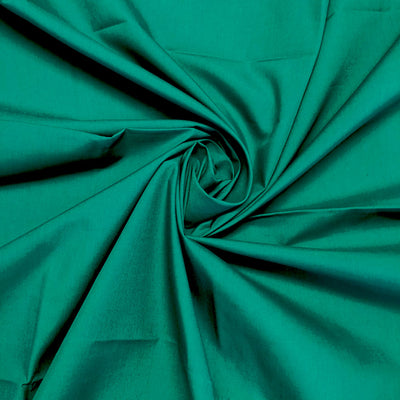 Plain polycotton fabric swatch in emerald green 20